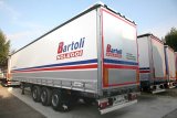 Schmitz Cargobull Semirimorchio centinato 